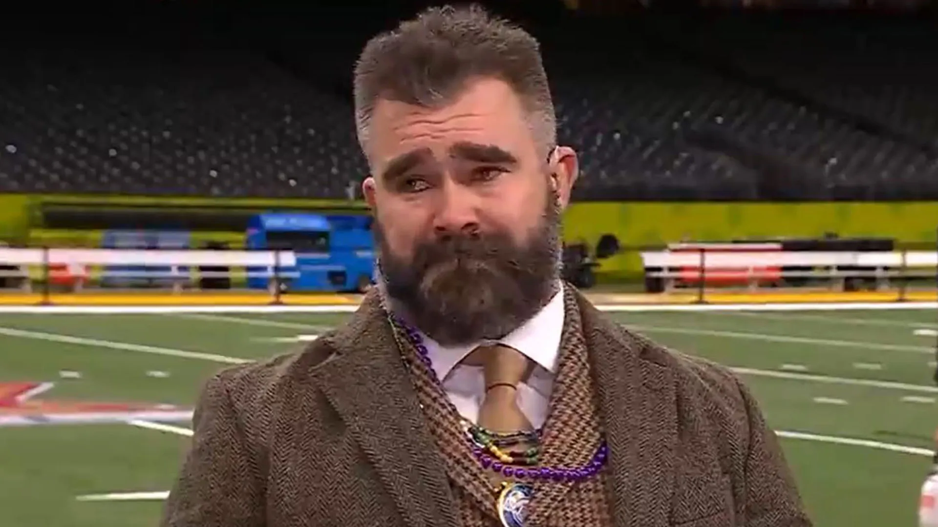 BREAKING: Kylie Kelce Slaps Brother-in-Law Travis Kelce at the Women’s March Madness Game After He… See More