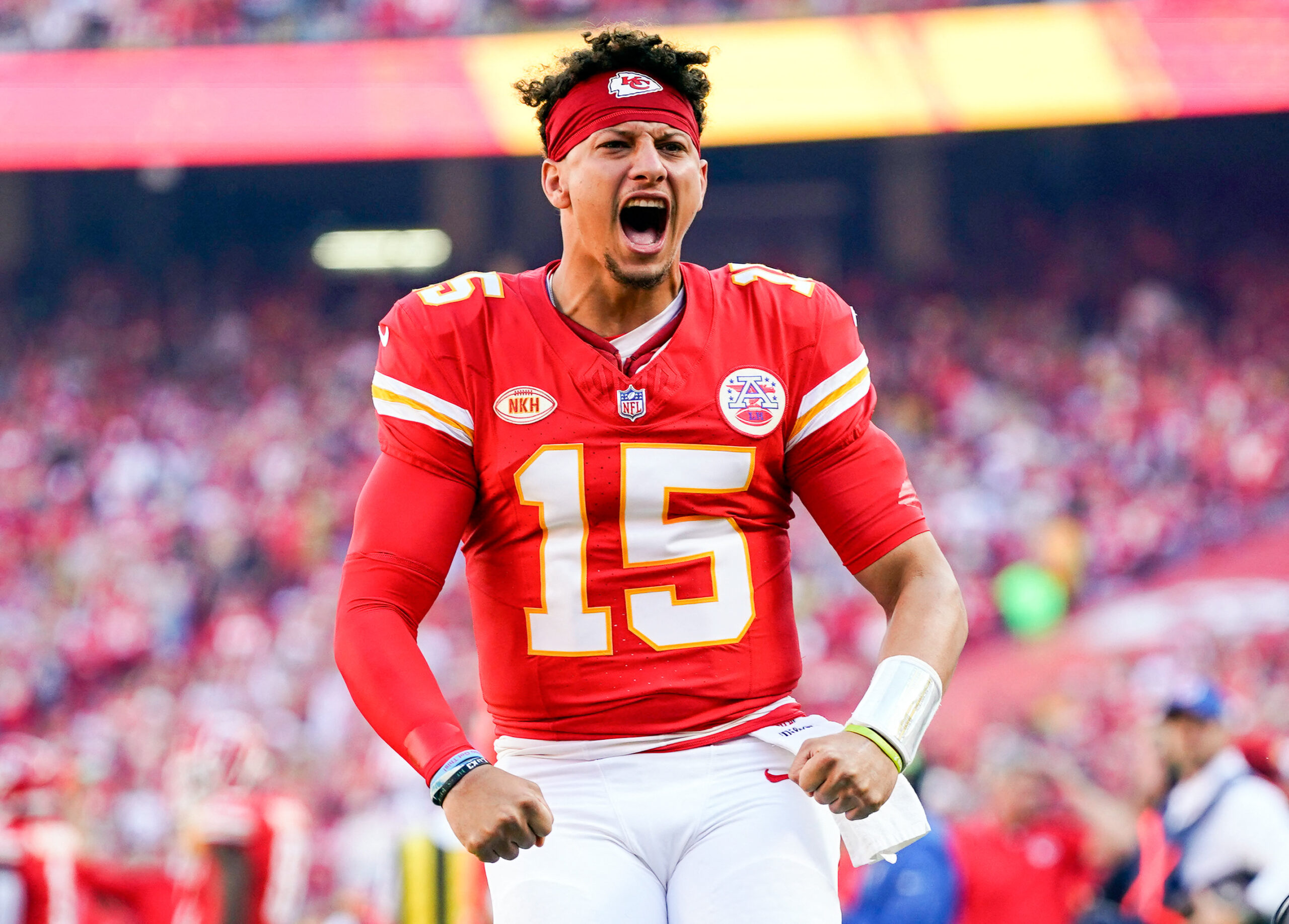 Patrick Mahomes stars against Chargers as Chiefs win sixth straight