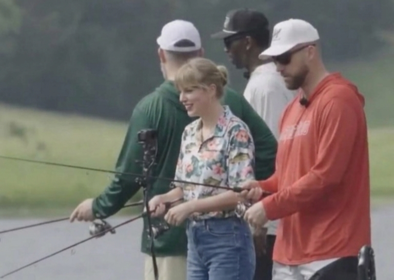 Caught on Camera! Taylor Swift Addresses Pregnancy and Wedding Speculation as Kelce Brothers Go Inside the League and Randy Moss Breaks Down AJ Brown